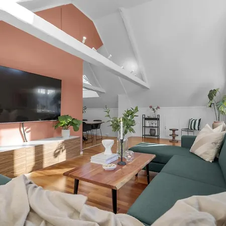 Arctic Homes - Historic Penthouse شقة ترومسو