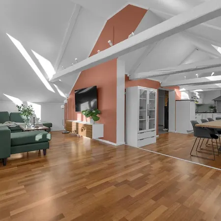 Apartman Arctic Homes - Historic Penthouse *