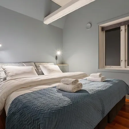 Arctic Homes - Historic Penthouse Apartment Tromso
